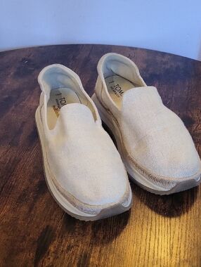 TOMS Chunky Soled Slip Ons. Womens Size 9 Ivory Minimalist Lagenlook
